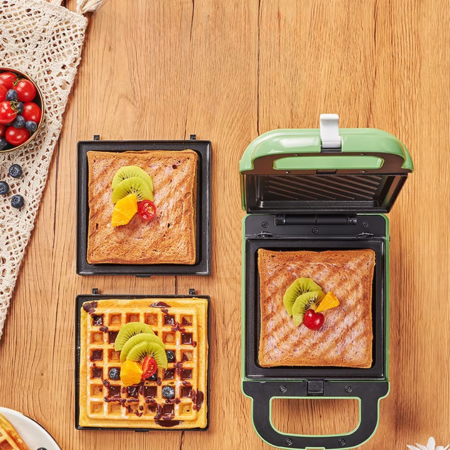 Máquina de hacer sándwiches compacta y antiadherente con una potencia de 650W