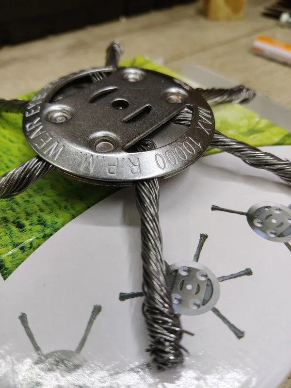 El cabezal del cortacésped tiene 6 bordes de acero inoxidable